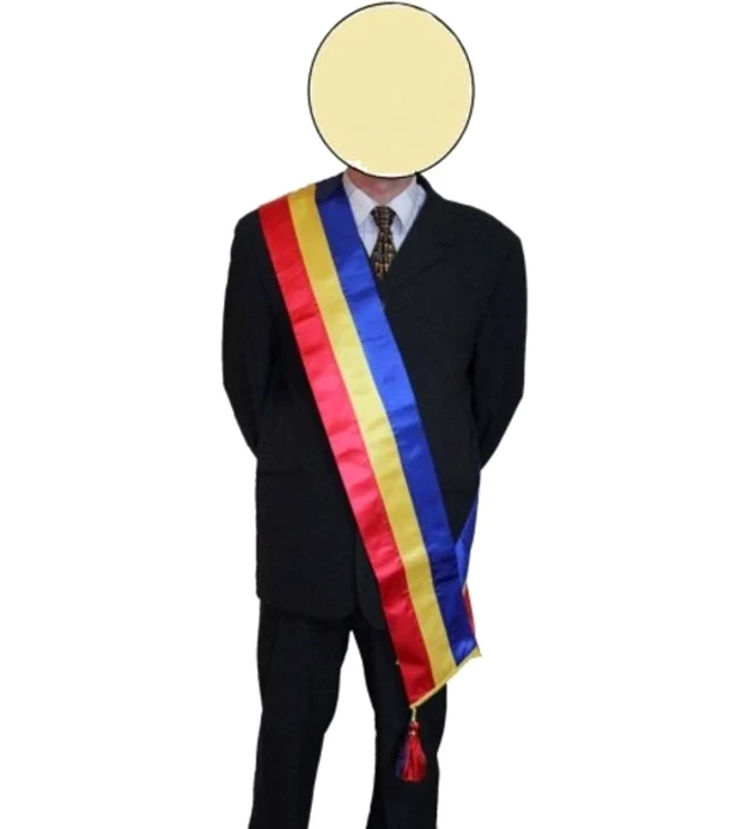 Maricica din Opreşiţa spune că s-a speriat când s-a trezit cu primarul şi cu soţul în casă, după ce băuse puţin vin