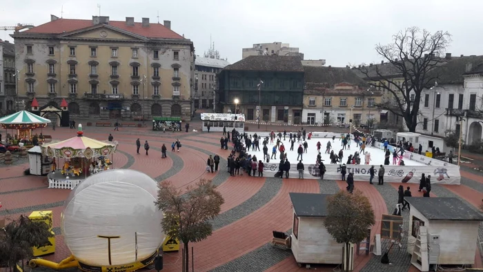 Patinoarul din Piaţa Libertăţii FOTO Ş.Both