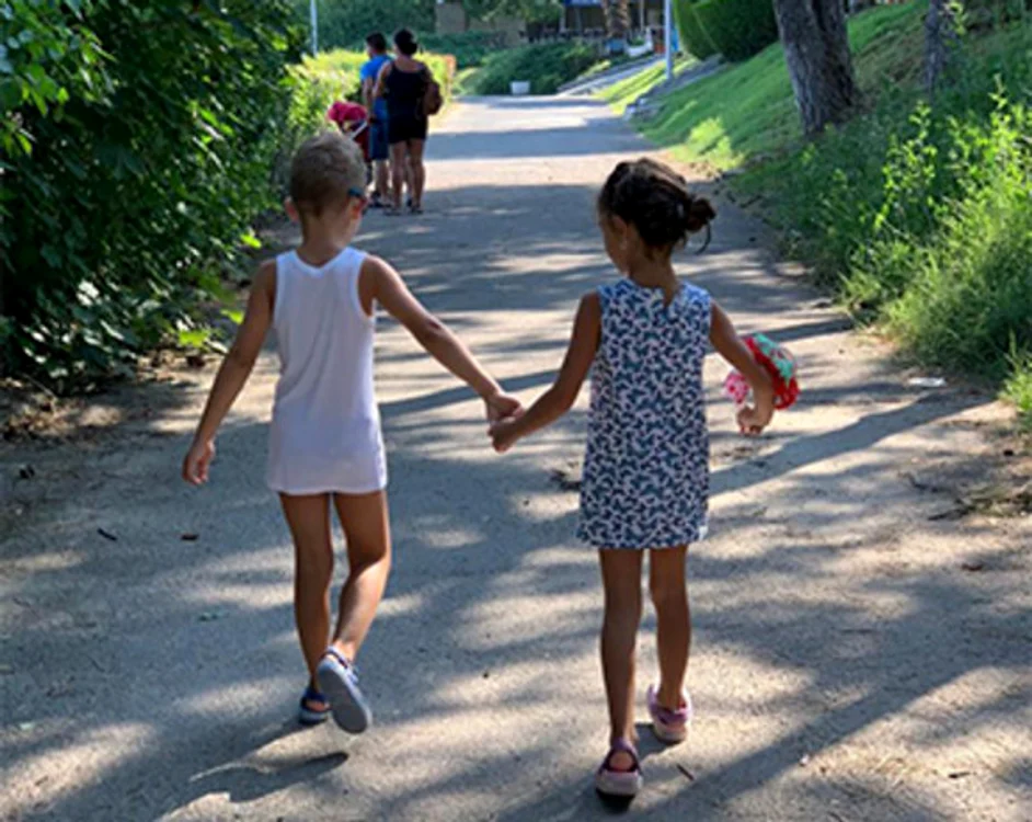 
    Gemenele, Indira Maria şi Rania Maria, şi Gloria  