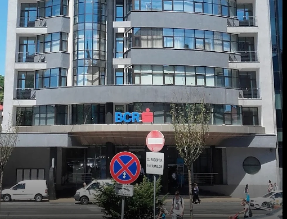 Clădirea băncii a fost ridicată pe un teren concesionat de la Primărie FOTO: Arhiva Adevărul