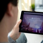 Tableta iPad cu Apple Arcade FOTO Shutterstock