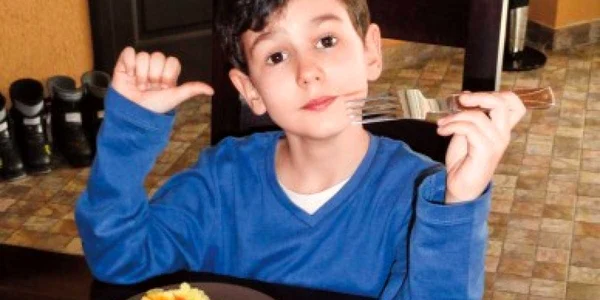 Tudor a fost diagnosticat cu autism la doi ani.