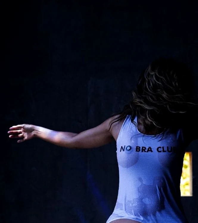 Halle Berry s-a pozat fără sutien în ziua în care a împlinit 53 de ani