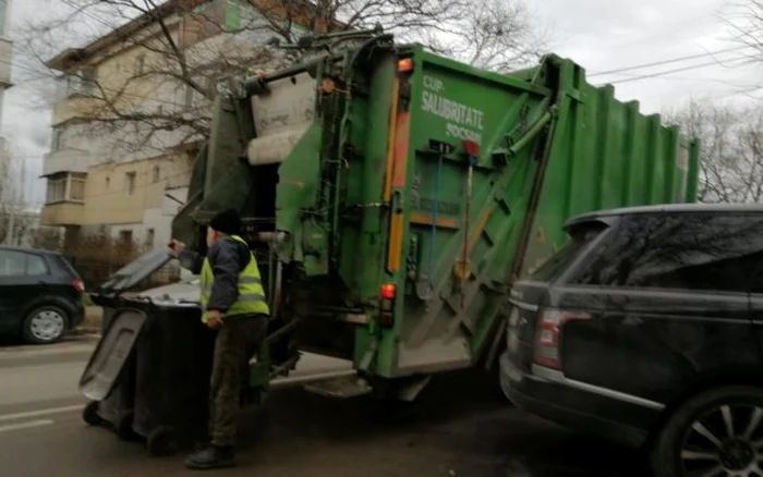 Colectarea gunoiului se face cu program