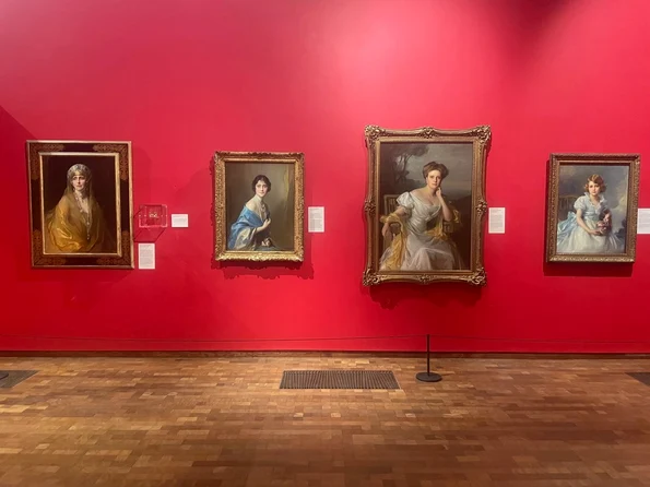 Expoziția „Philip de László: Master of Elegance”, organizată la Gainsborough’s House Museum (© Muzeul Național Peleș)