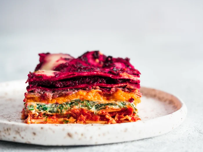 Lasagna colorată de legume