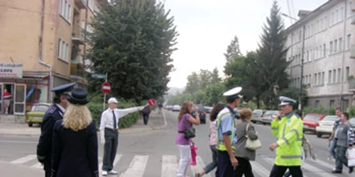 Reşita: „Săptămâna prevenirii criminalităţii” a început pe străzi (GALERIE FOTO)