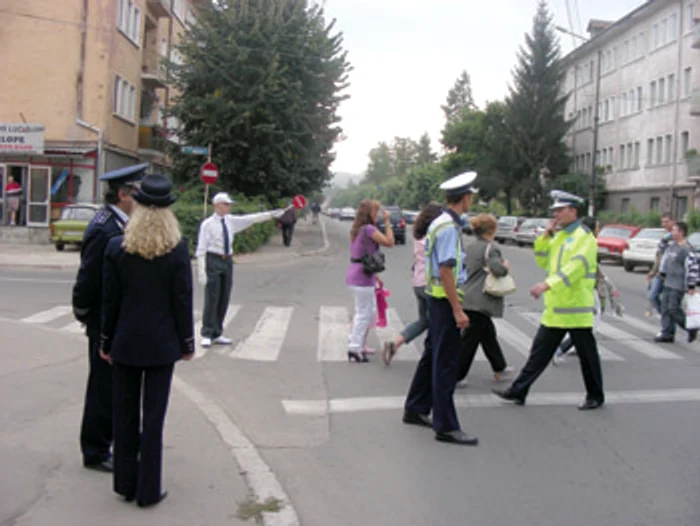 Reşita: „Săptămâna prevenirii criminalităţii” a început pe străzi (GALERIE FOTO)