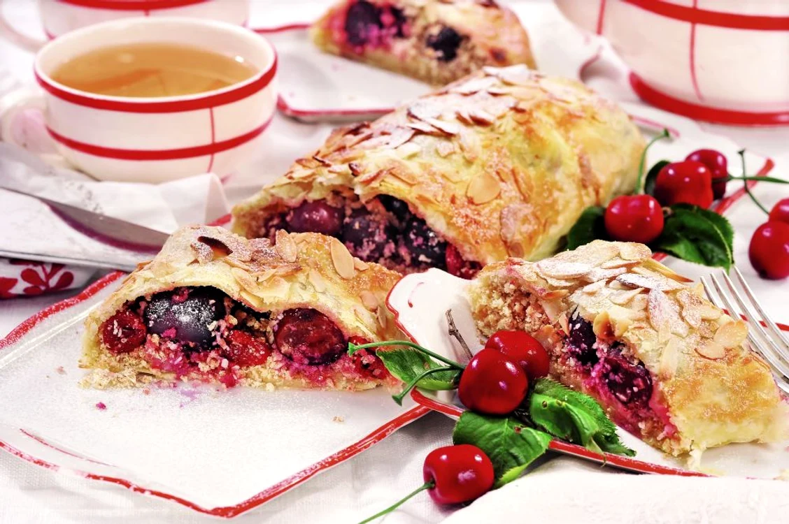 strudel cu cirese jpeg