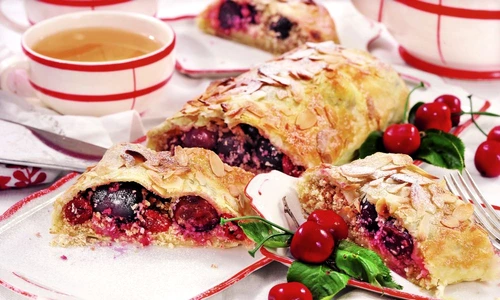 strudel cu cirese jpeg