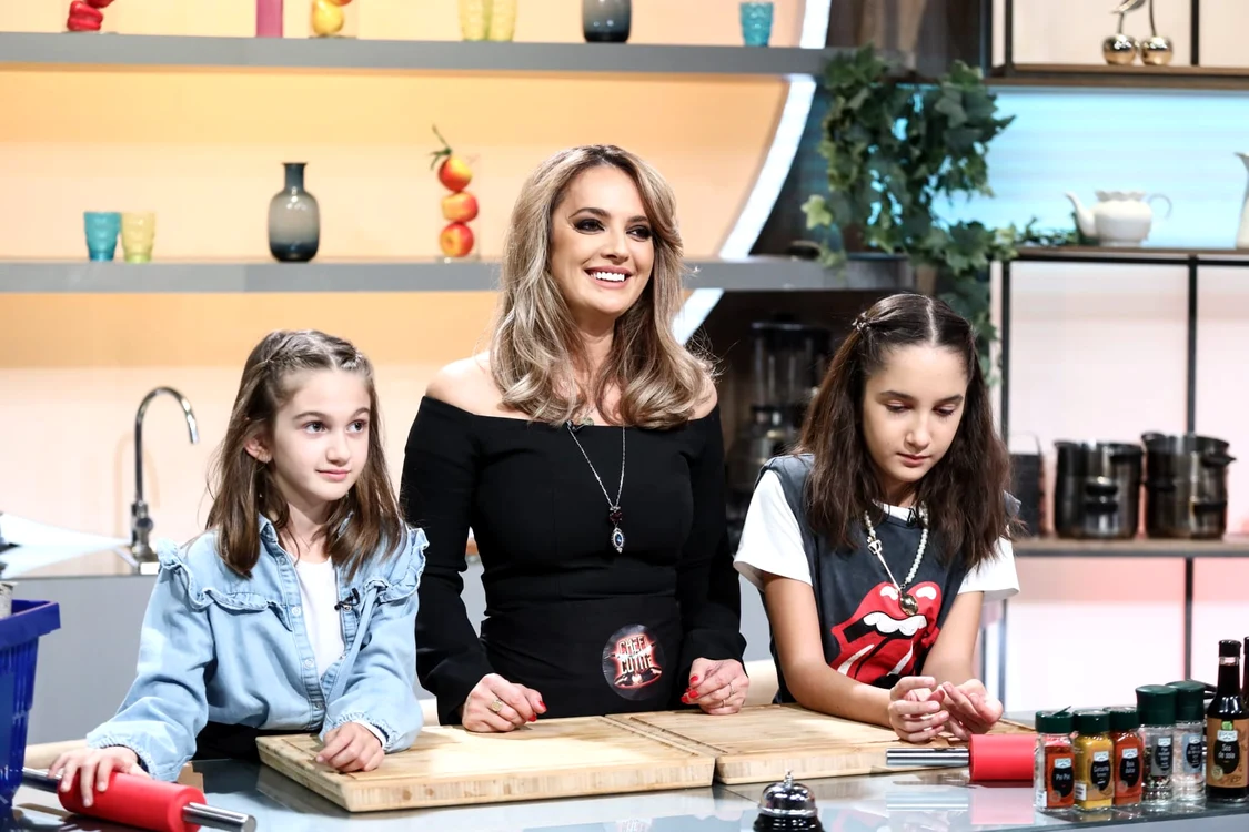 Soția și fiicele lui lui Florin Dumitrescu, în platoul Chefi la cuțite FOTO Antena 1