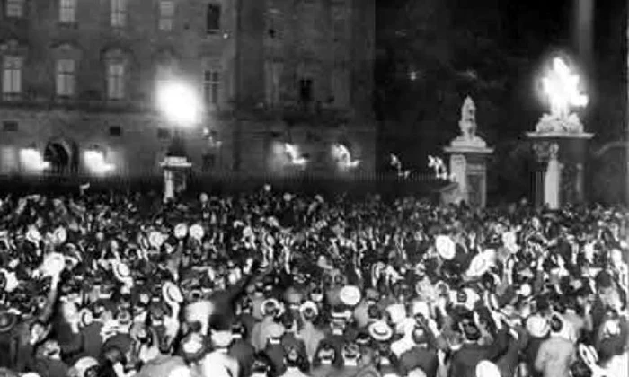 Care a fost atitudinea englezilor cu privire la intrarea în război în 1914 jpeg