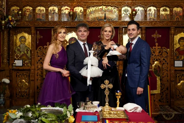 1 roxana ciuhulescu nasa de botez silviu bulugioiu 9 jpg jpeg