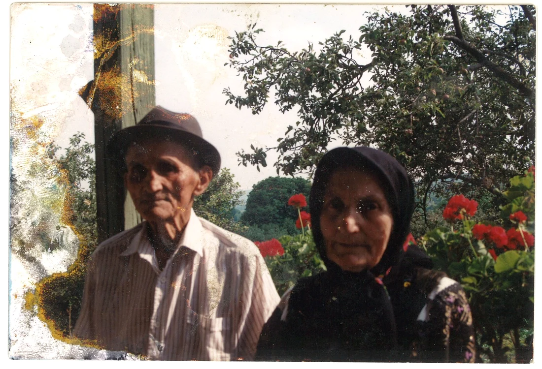 Elisabeta Rizea și soțul său, Gheorghe, în anii 90. Foto Ahivă personală