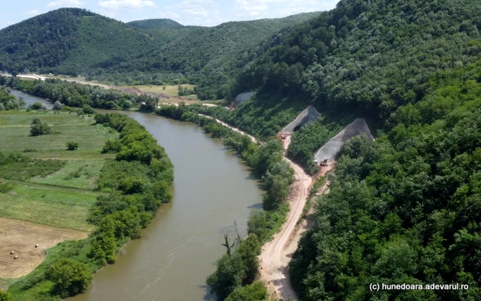 tunelurile feroviare de pe valea muresului in judetul hunedoara foto daniel guta adevarul