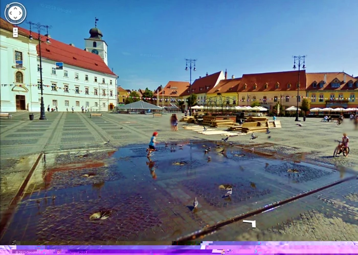 Piaţa Mare din Sibiu este doar la o navigare pe Internet distanţă. FOTO Captură/Google Maps