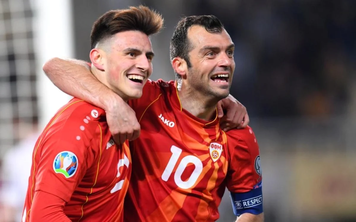 Goran Pandev (dreapta)