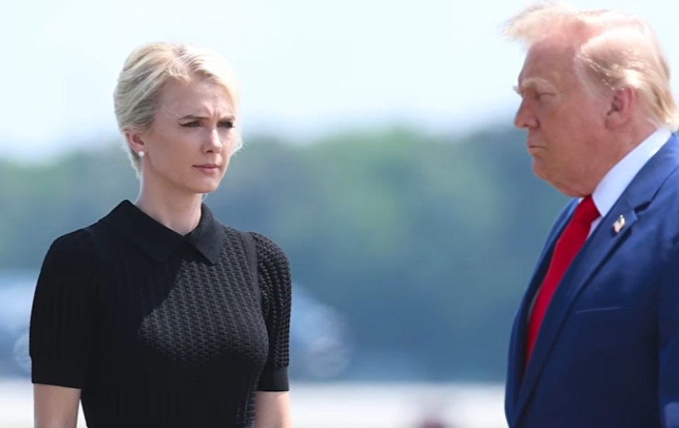Cadouri de 45.000 de dolari din partea lui Donald Trump pentru trei femei din echipa sa. Casa Albă explică gestul președintelui
