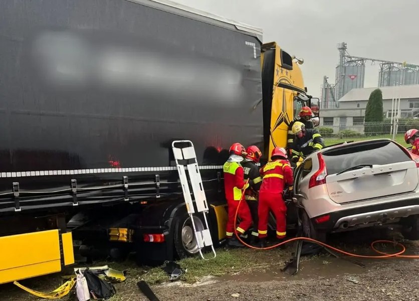 Accident mortal în Suceava. Momentul în care un TIR intră pe contrasens și strivește un autoturism