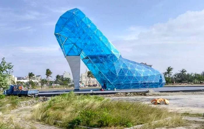 Biserica din Taiwan a ridicat numeroase semne de întrebare foto: dezeen.com