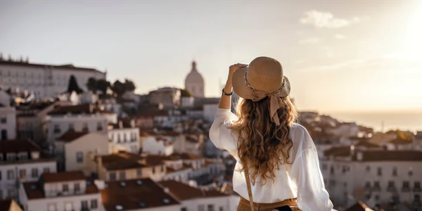 Femeie vacanta concediu turism FOTO Shutterstock jpg