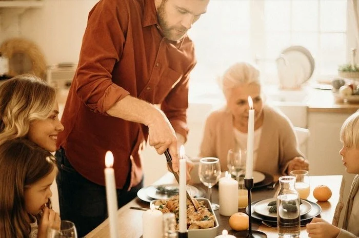 Câteva dintre felurile de mâncare pe care le iubești încă din copilărie trebuie păstrate în familie.Sursa foto: pexels.com
