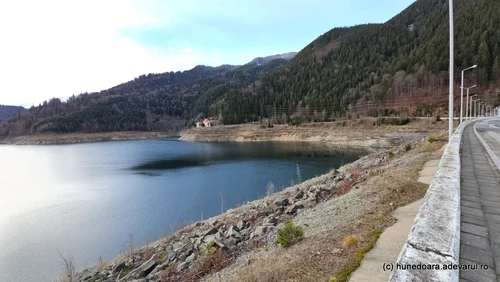 Lacul Gura Apelor , barajul și drumul spre lac Foto Daniel Guță ADEVĂRUL (12) jpg