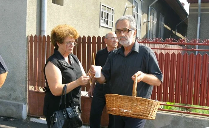 
    Marian, fratele regretatei Mădălina Manole, a confirmat pentru Click faptul că tatăl său este in stare gravă la spital  