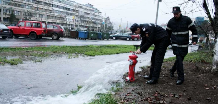 Pompierii s-au chinuit să rezolve „problema“