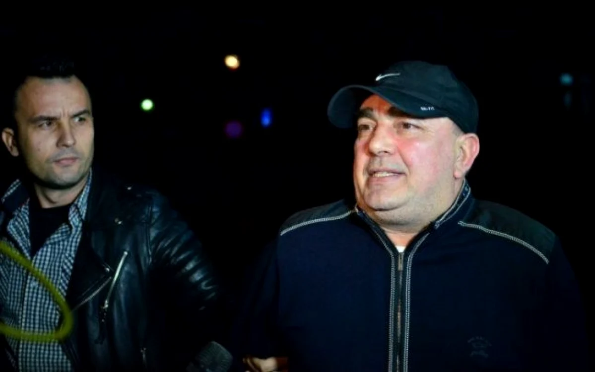 Gheorghe Neţoiu învaţă să pun gresie şi faianţă în penitenciar Foto: Arhiva
