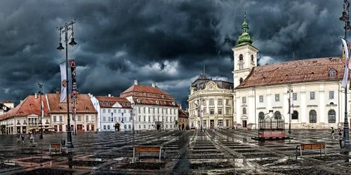 Pieţele centrale ale oraşului sunt atuul Sibiului pentru a ajunge pe lista patrimoniului mondial UNESCO. Foto Sebastian Marcovici
