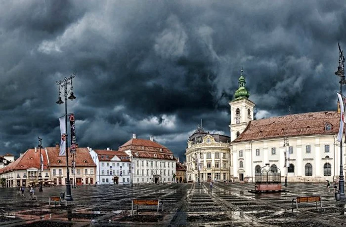 Pieţele centrale ale oraşului sunt atuul Sibiului pentru a ajunge pe lista patrimoniului mondial UNESCO. Foto Sebastian Marcovici