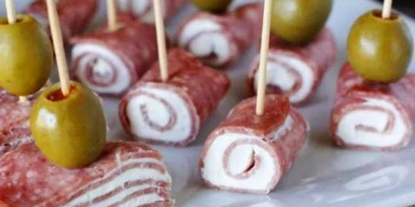 Aperitive rapide cu brânză şi salam uscat