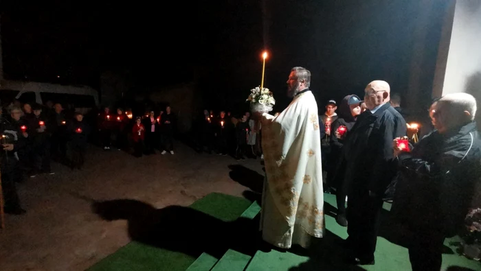 Preotul Cristian Popovici a oficiat slujba de înviere de la Biserica Ucraineană FOTO Ş.Both