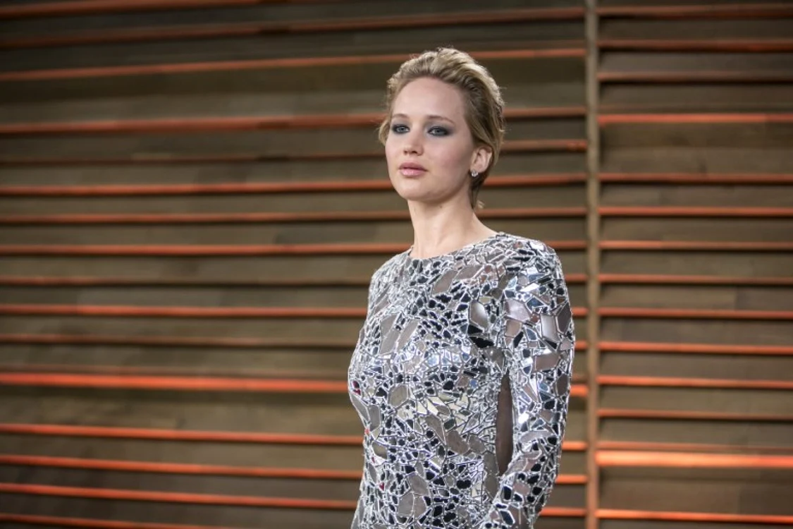 Fotografii
în care celebra actriţă Jennifer Lawrence apare nud au fost făcute
publice de către un hacker FOTO AFP
