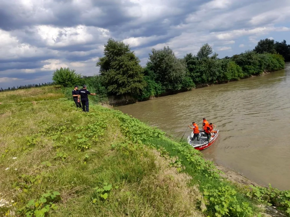 Un bărbat despre care se presupune că s-ar fi înecat este căutat în râul Ialomiţa FOTO ISU ialomiţa