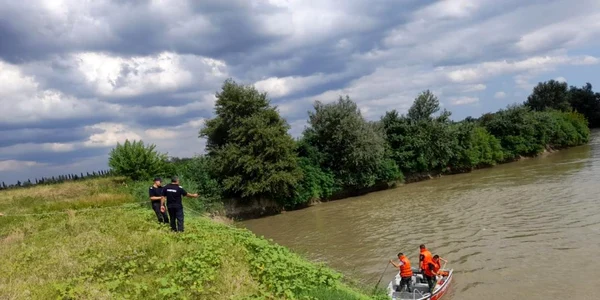 slobozia cautari in raul ialomita foto isu ialomita