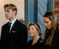 Regina Sonja în doliu cu Prințul Sverre Magnus și Prințesa Ingrid Alexandra.