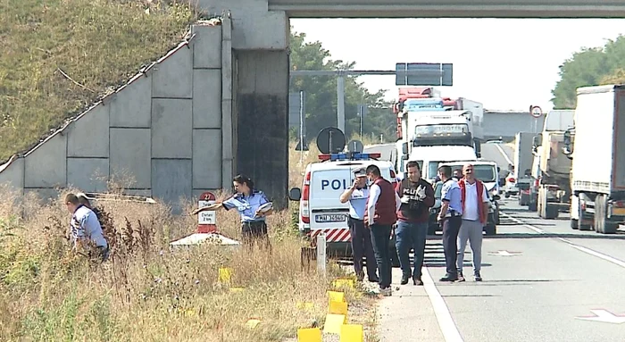 
    Șoferul și-a abandonat victima în șanț Foto: observatornews.ro  