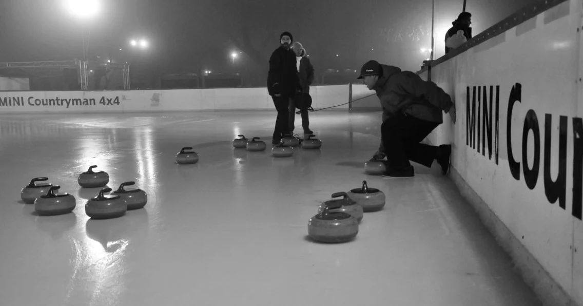 Curling pe patinoarul din Cişmigiu