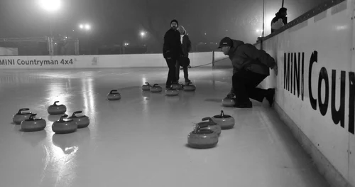 Curling pe patinoarul din Cişmigiu