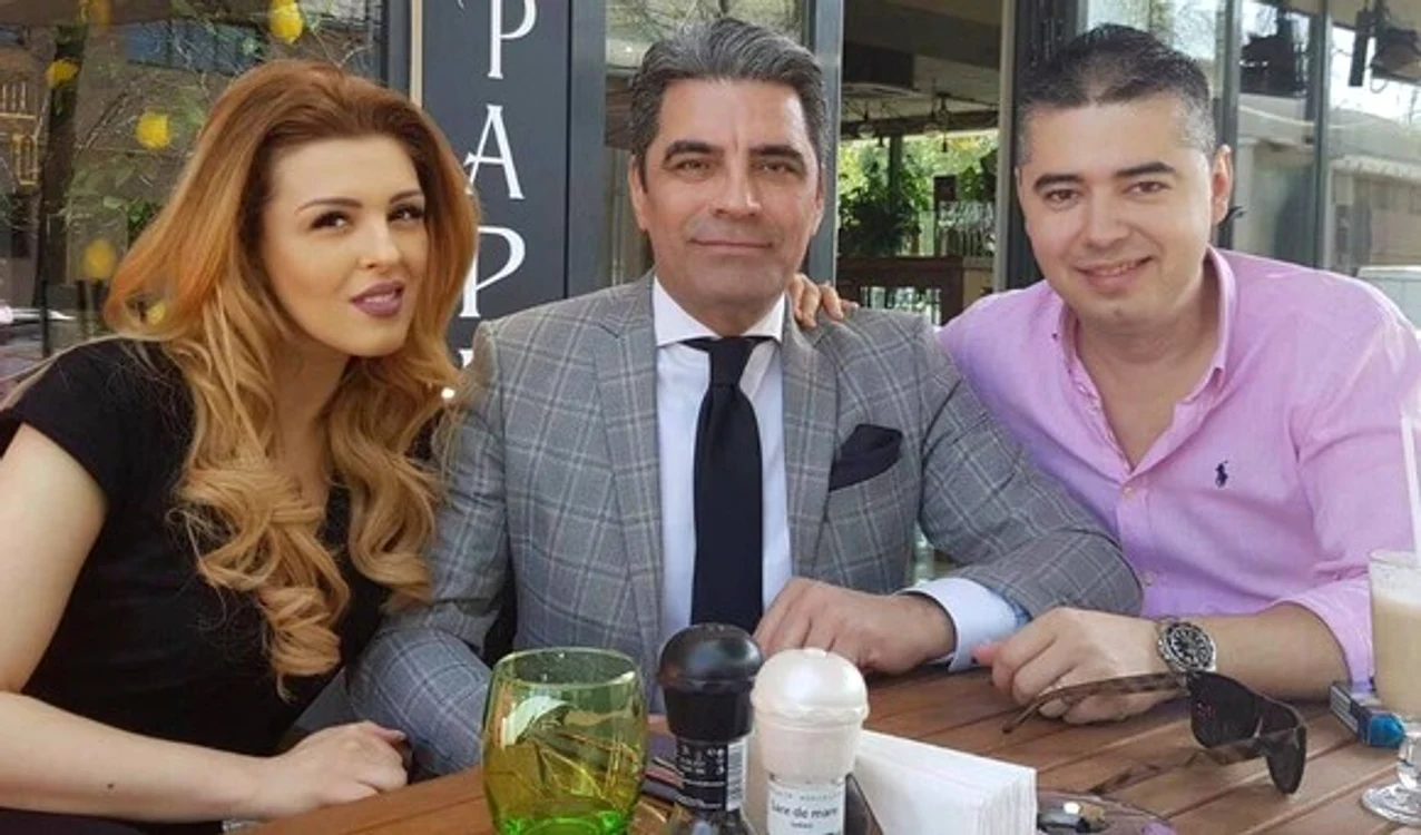 
    Diana a imprimat numele nașului său pe prosoape   