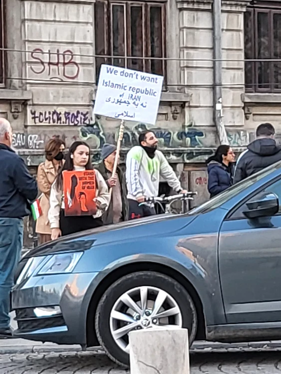 Amir Kiarash a fost prezent la mai multe proteste în București împotriva regimului de la Teheran.