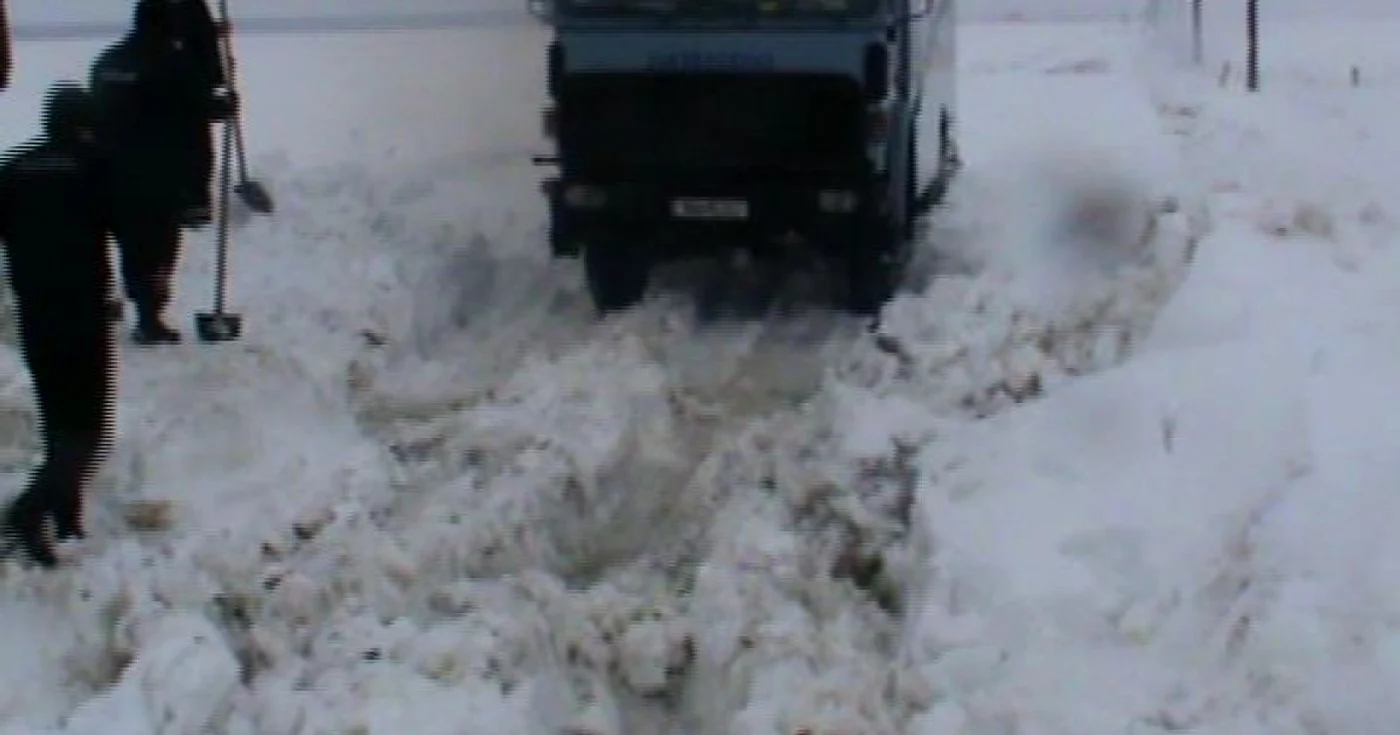 Jandarmii au muncit toată noaptea pentru a scoate autospeciala
