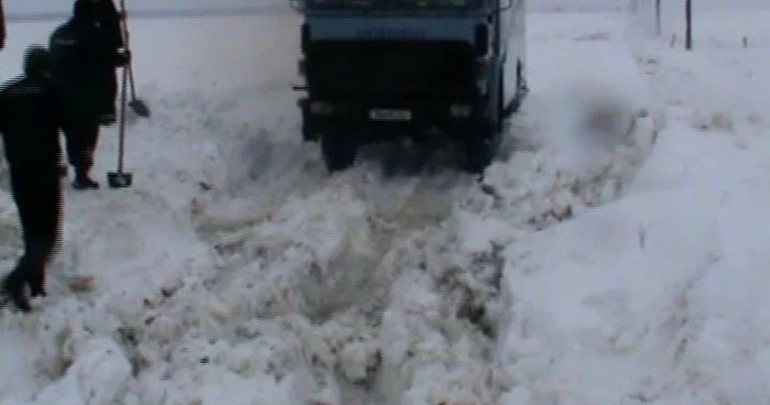 Jandarmii au muncit toată noaptea pentru a scoate autospeciala