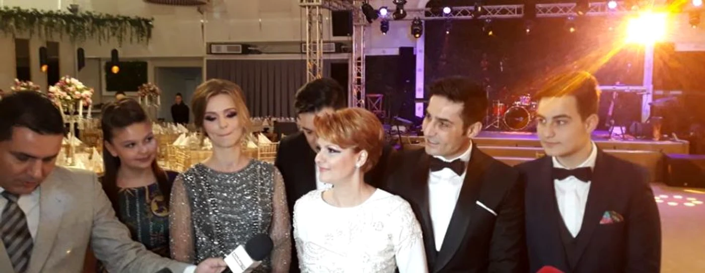 Olguţa Vasilescu şi Claudiu Manda în sala unde are loc petrecerea