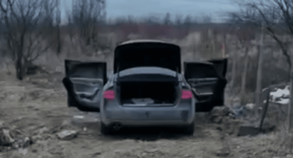 Caz șocant în Capitală: femeie închisă în portbagajul unei mașini incendiate. Cum a fost salvată de polițiști și de operatorii 112 VIDEO
