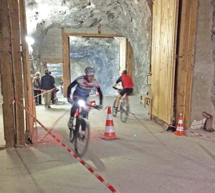 Concurenţii au parcurs un traseu cu obstacole de peste 4 km