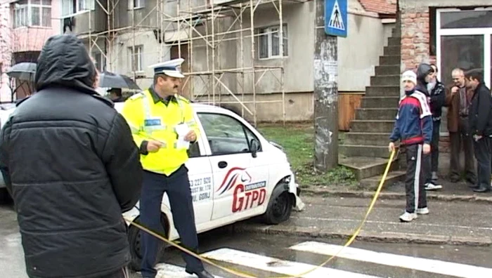 Unul dintre pasagerii din dubiţă a fost agresiv cu jurnaliştii