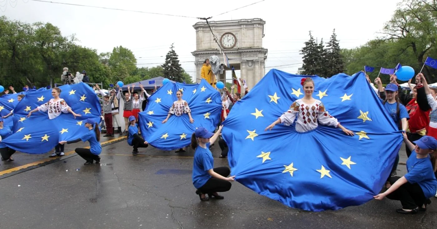 Moldovenii şi-au pierdut încrederea în Uniunea Europeană din cauza eşecului clasei politice interne de a promova cu adevărat valorile comunitare, scrie „Foreign Policy”